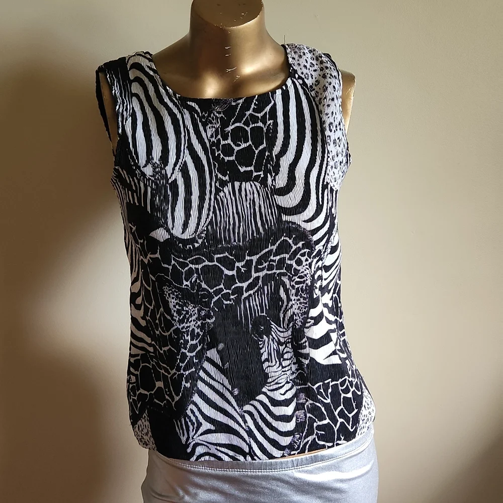 Woman's top - Picture 1 of 5